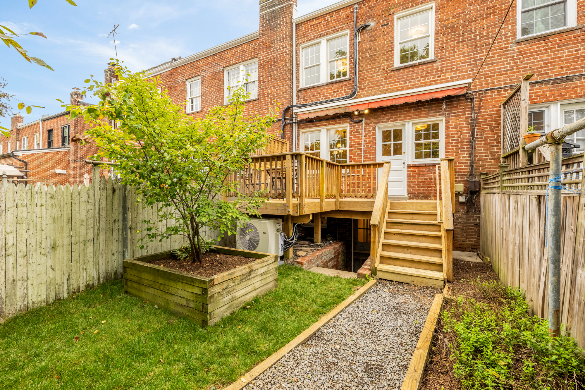 922 Perry PL NE DC backyard